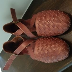 ELF Riviera shoes like new 7 tan. FREE SHIP